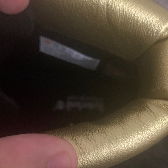 Timberlands Black and Gold shoe - Picture 4 of 6